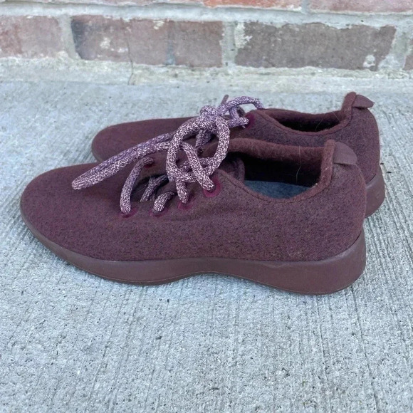 Allbirds Women’s Wool Runners Size 7 Maroon Red Merino Comfy Fall Athletic - Picture 1 of 6